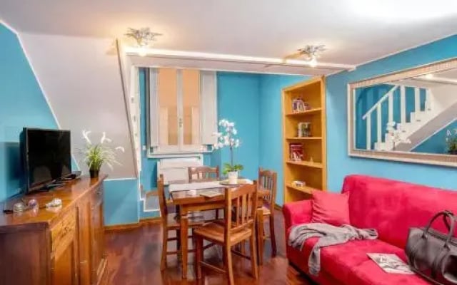 Pantheon Blue Petite Maison