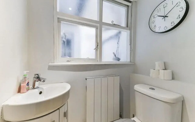 Kensington Queens Gate Apartment