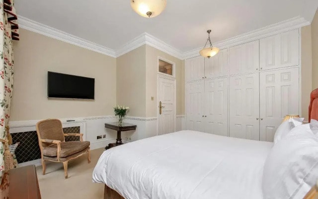 10 Curzon Street Apartments by Mansley