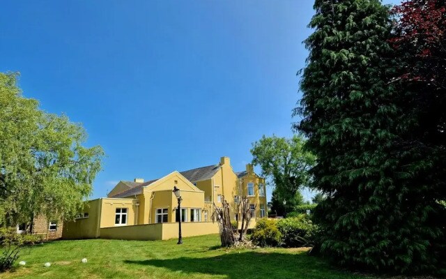 7 Holly Barn