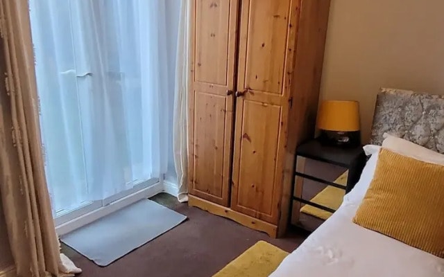 2-bed Apartment, Sleeps 4,on-site Parking