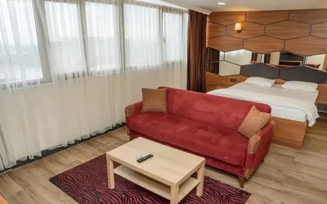 216 Hill Suites