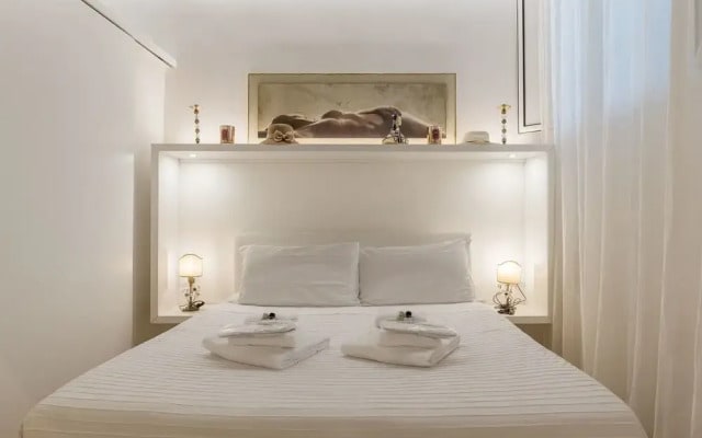 Leisure & Relax near Trevi Fountain