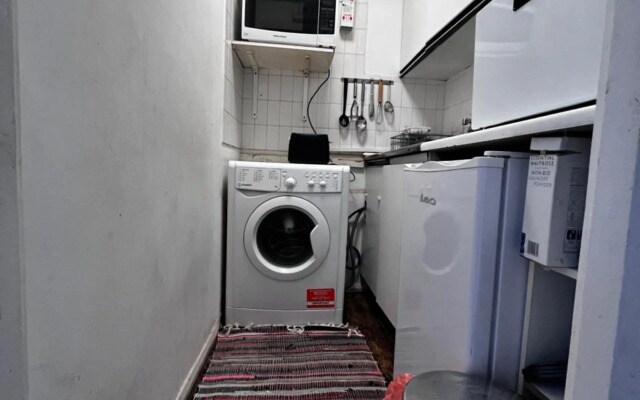 Hyde Park Studio Apartment With Private Terrace