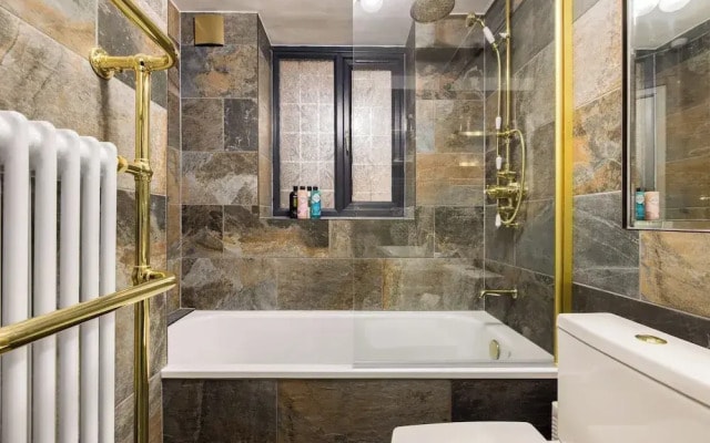 Mayfair 9-bed Townhouse - Sleeps 16, Patio & Ac