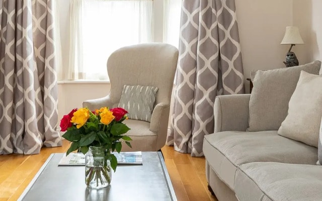 JOIVY Stunning 3 bed House Close to Westfield