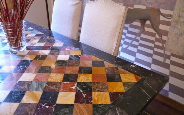 Rondanini in Rome with 1 bedrooms and 1 bathrooms