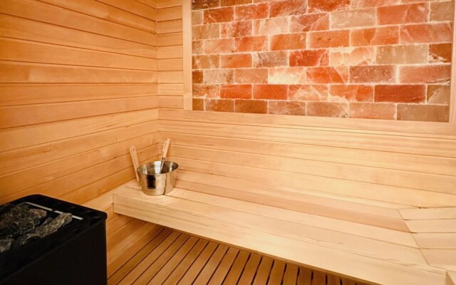 Отель The Hive Hotel