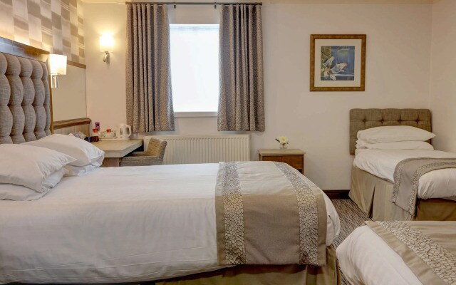 Best Western Plus Pastures Hotel