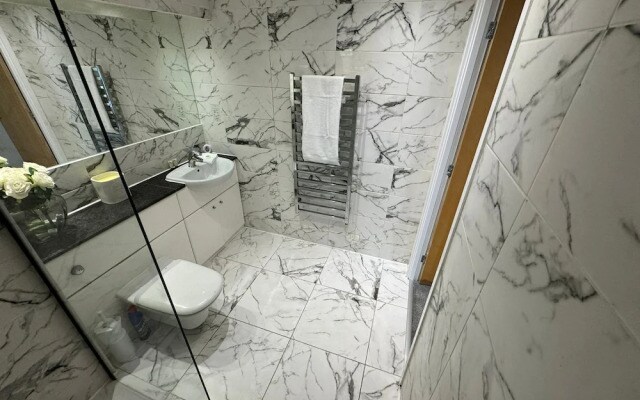 Luxury Loft Style 2 Bed Apartment Next to Excel/o2