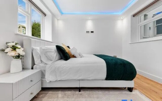 Luxury 1-Bed Apt | 7 Mins to London Eye + Terrace
