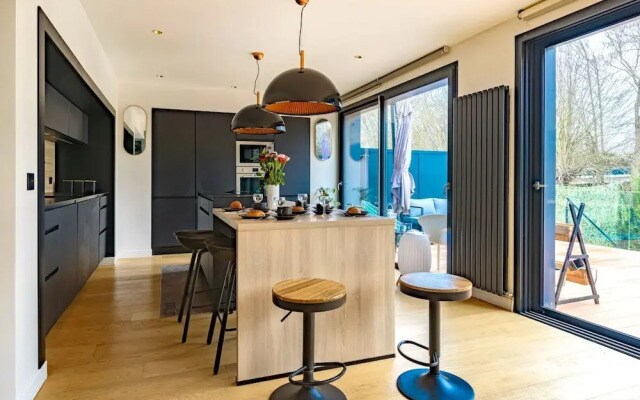 Paris Garden River residence