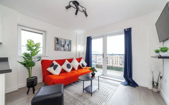 Top-rated Penthouse - King Size Bed & Free Parking