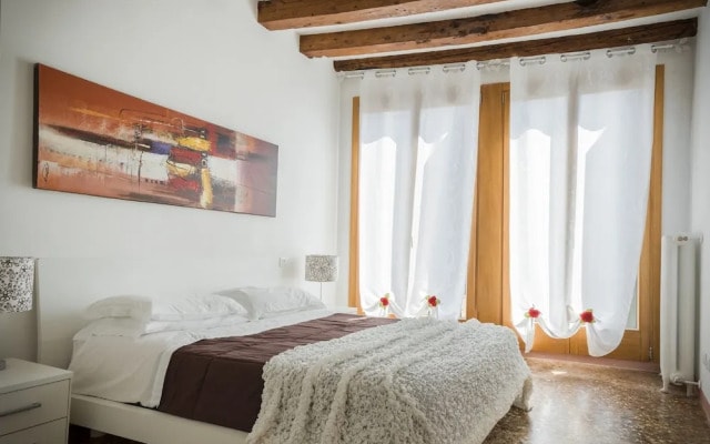 Dorsoduro Charme Apartments by Wonderful Italy