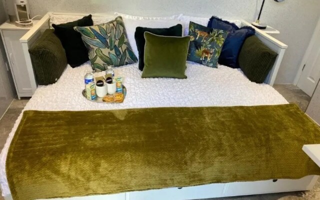 Oakwood Cabin Retreat in Bexleyheath