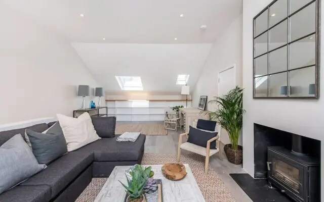 3-bed Mews House, Battersea