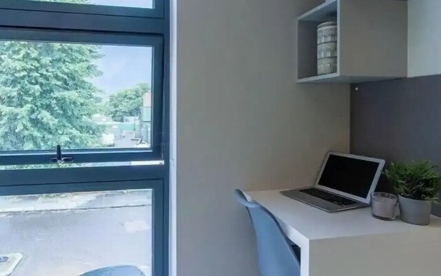 Student Only Modern Studio Apartment at Seven Sisters Near Tottenham Hotspur Stadium