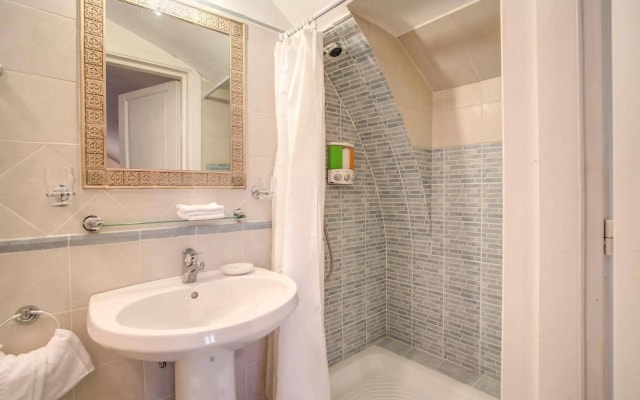 Navona Gallery and Garden Suites