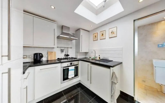 Spacious 2bed flat 7min walk from the tube station