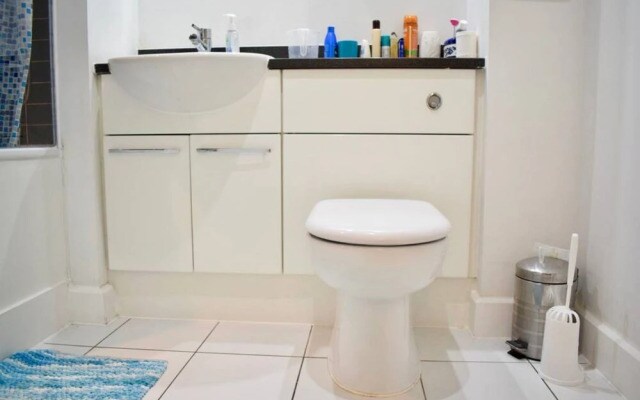 Modern 2 Bedroom Flat With Balcony in East India
