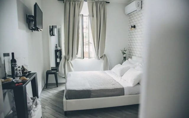 Spagna Rooms
