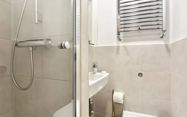 Modern & Spacious 2-bedroom House in Fulham
