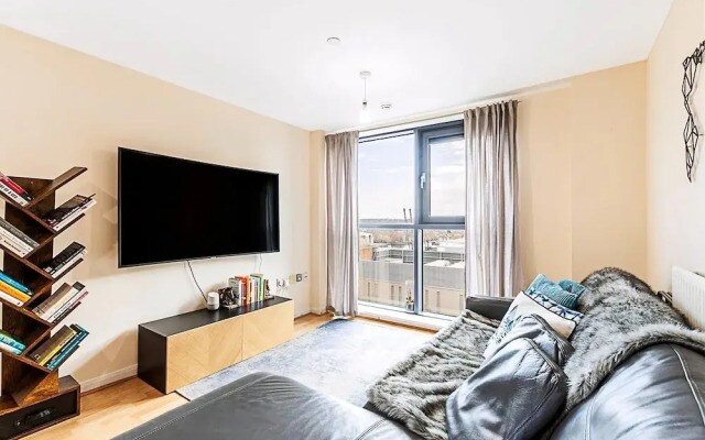 Sleek Flat w/ River Views In Canary Wharf