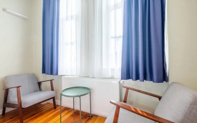 Charming Flat Near Taksim Square in Inonu Sisli