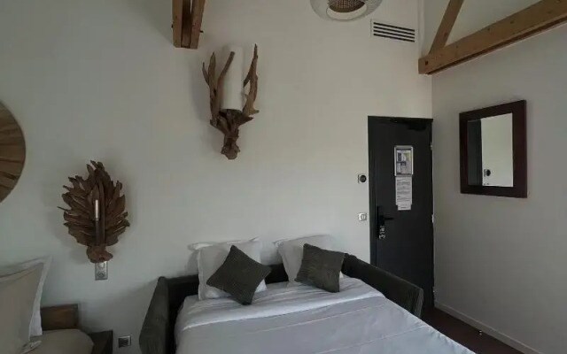 FRATERNITY-HOTEL