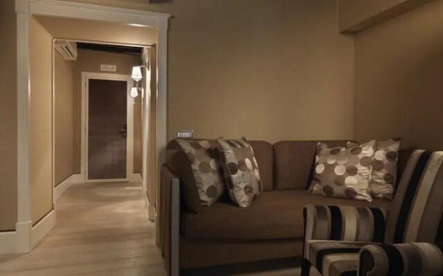 Silver Royal Suite