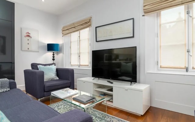 A Stunning Three Bedroom Home in Mayfair