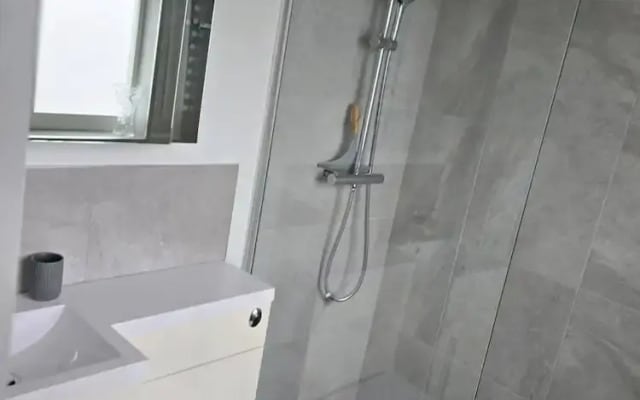 Spacious 4-bed House Close to LHR and London