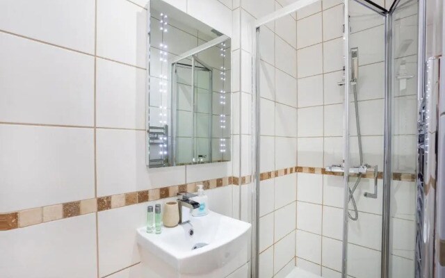 Apartment 4 The Keyes- Stunning & Stylish Apartment With Free Parking