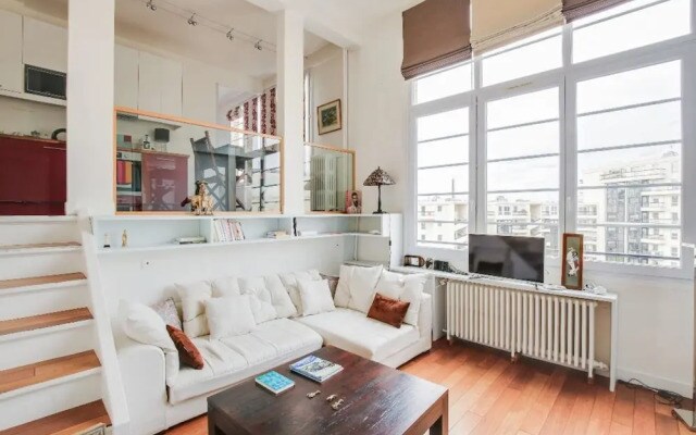 Apartment for 4 Persons View on the Eiffel Tower