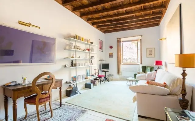 Reginella White Apartment