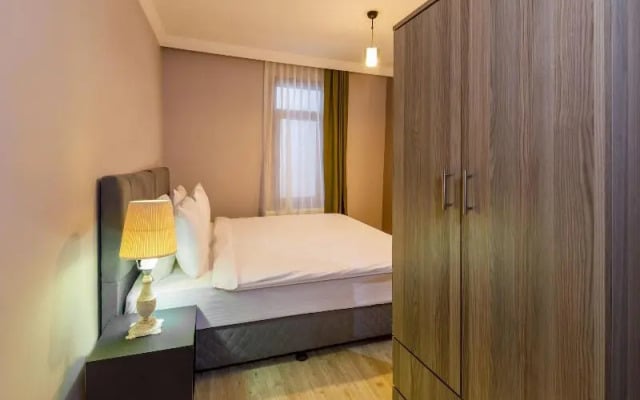 Senior Pera Suites