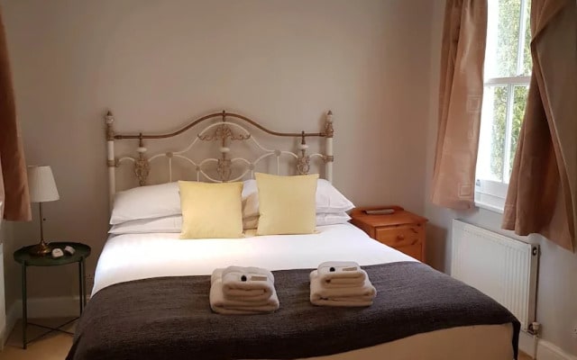 Classic 2 Bedroom Flat Gloucester St