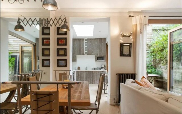 Stylish One Bedroom Chelsea Apartment