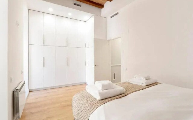 Arc de Triomf Luxury Modern 2-Bedroom 2-Bathroom