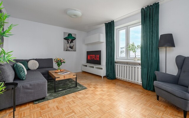 Cozy Apartment with balcony near Museum