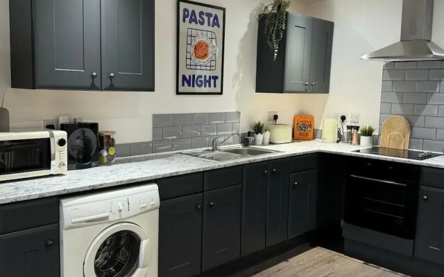 Modern 1-bed Apartment - Sleeps 4 & Central Links