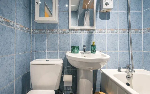 Rochdale Retreat - Spacious 4-bed House 8 Beds