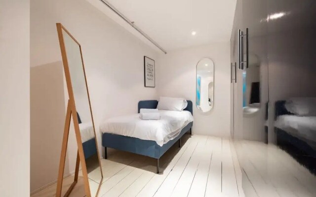 Bright Work Live Industrial Loft in Shoreditch