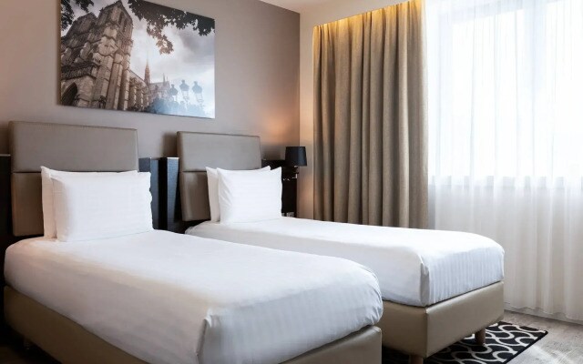 AC Porte Maillot Hotel