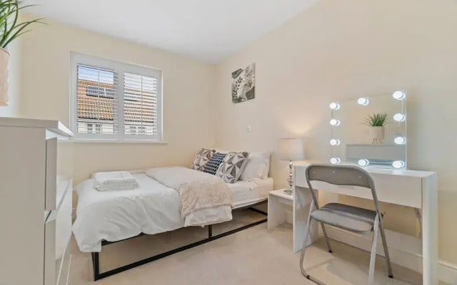 3 Bed - Sleeps 7 - Hot-tub - Free Parking