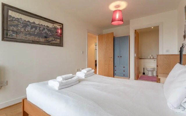 Cosy 2 Bedroom Flat Next To Quiet Park