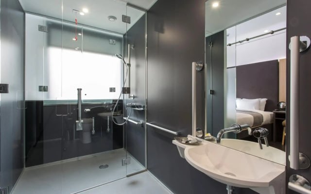 The Z Hotel City
