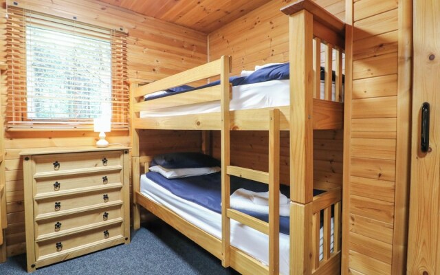 Oak Lodge