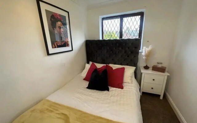 Impeccable 2-bed House Next to Old Trafford