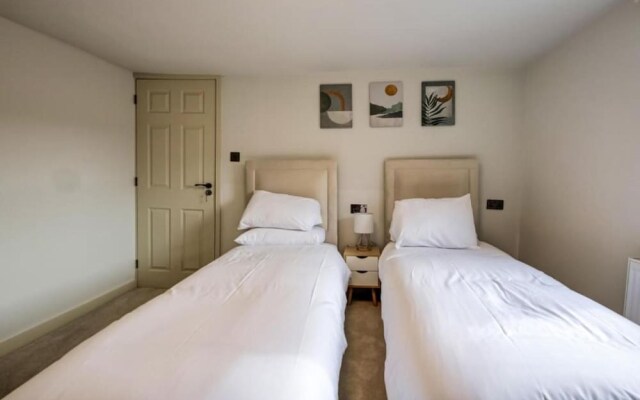 Stylish 2BR Apartment in Leicester Square